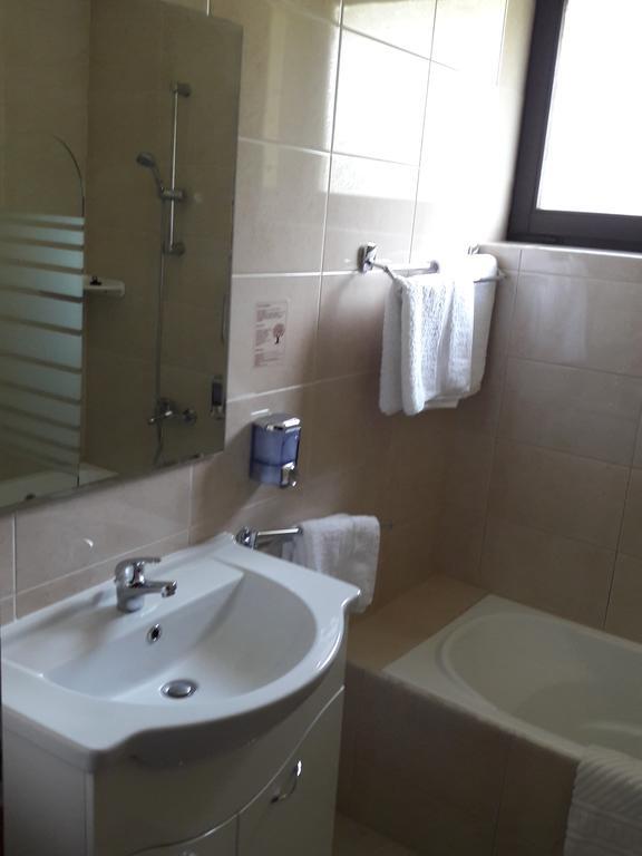Beatrix Hotel Будапеща Екстериор снимка